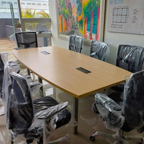 sala de juntas y oficina